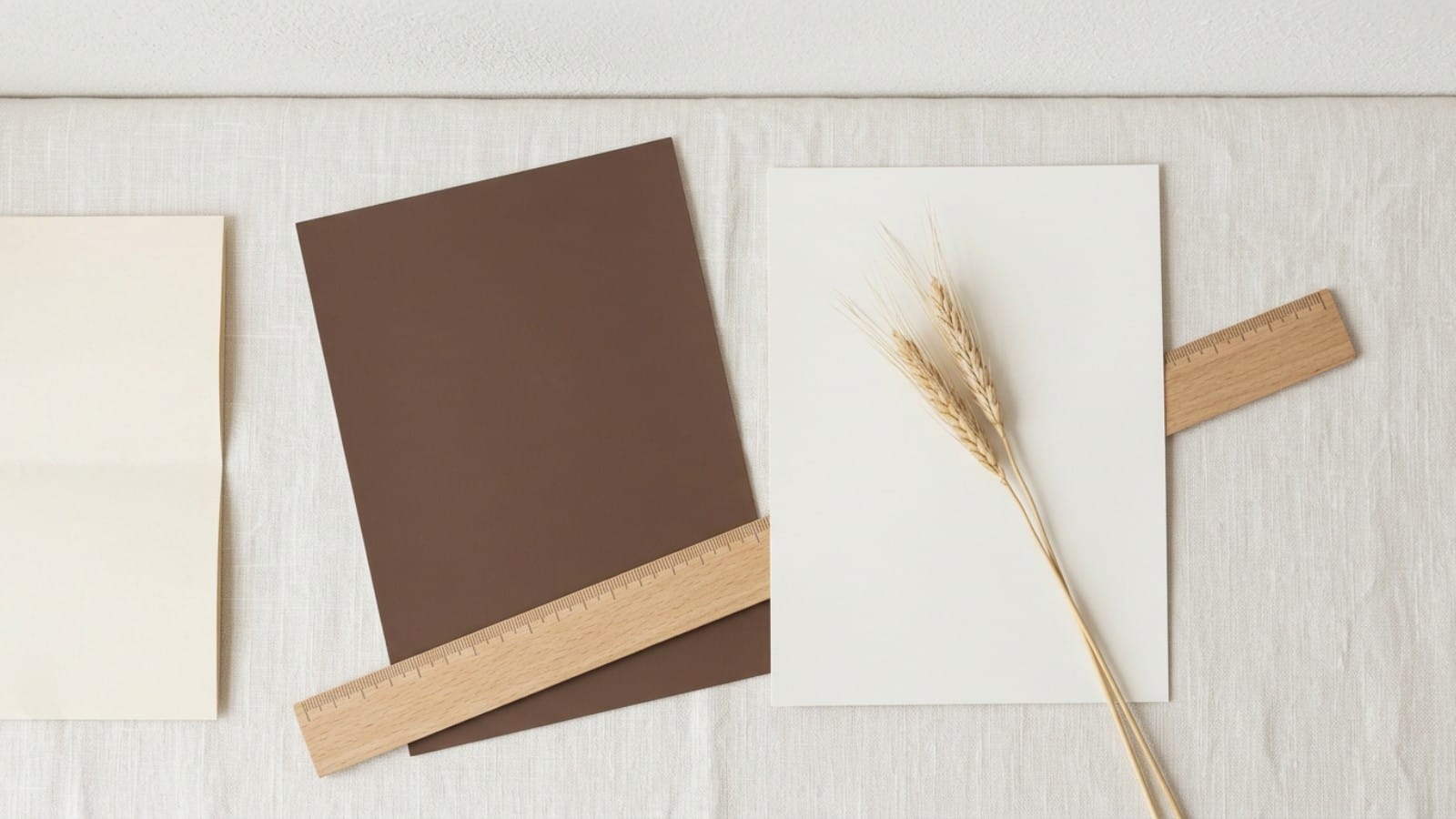 2025 Mocha Mousse에서 2026 Pantone Cloud Dancer로 컬러 전환