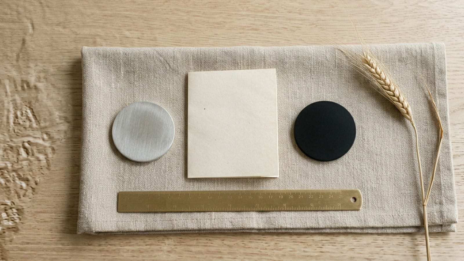 리브랜딩 비포 애프터를 상징하는 두 엠블럼