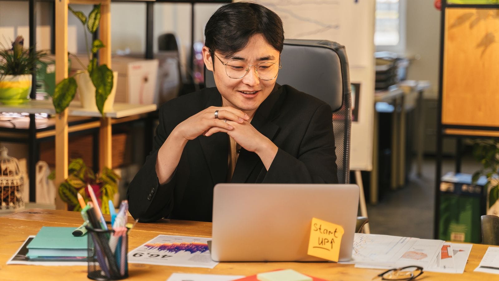 예비창업자 사전보증 상담을 준비하는 한국 기술창업자 — 기술보증기금 창업 전 보증